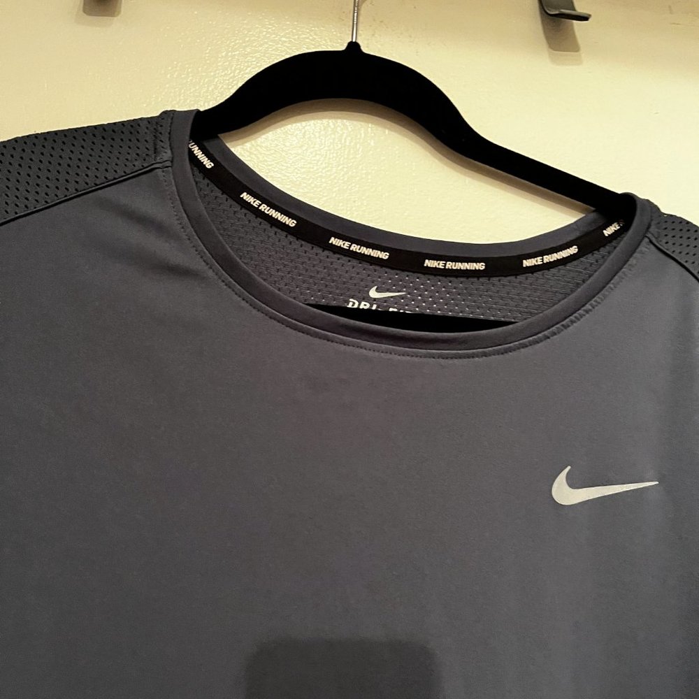 Nike‎ Running Dri-Fit - Gray Plus Size Short-Sleeve Shirt (1X) - Picture 8 of 15